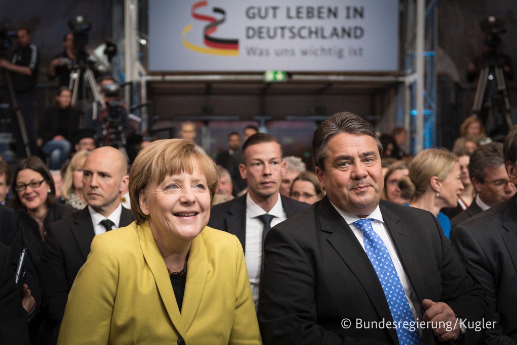 Foto von Bundeskanzlerin Angela Merkel und Bundeswirtschaftsminister Sigmar Gabriel bei der Auftaktveranstaltung des Bürgerdialogs